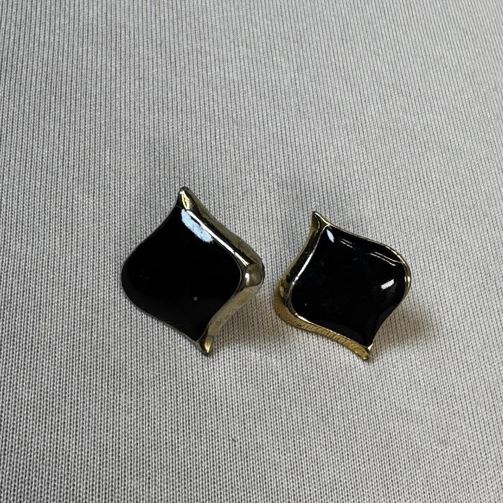 Black & Gold Tone Spade Like Pierced Earrings
